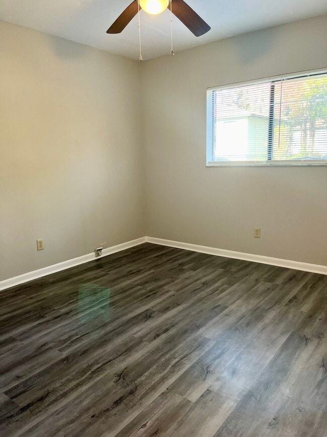 Building Photo - 2 bedroom, 2 bath Condo on 1st floor locat...