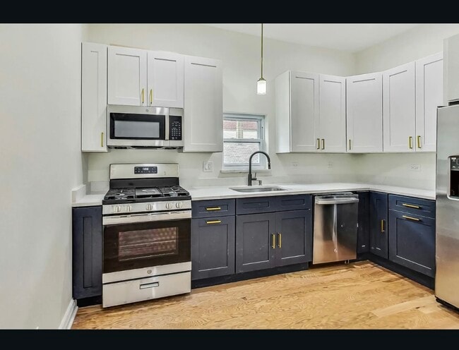 Building Photo - 5307 S Marshfield Ave