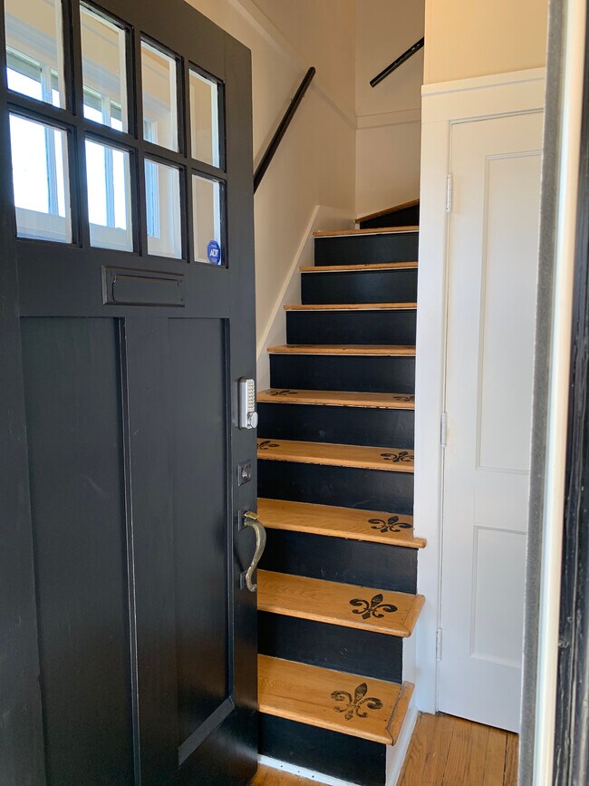 Building Photo - 1222 Beaconsfield Ave