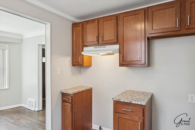 Building Photo - $1450 3 bedroom bungalow