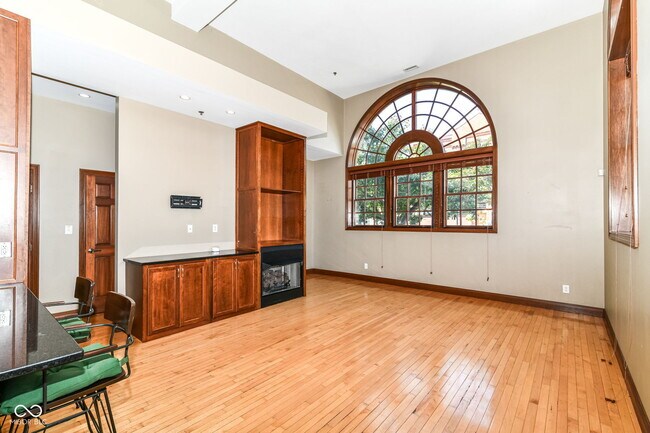 Building Photo - 1529 Alabama St