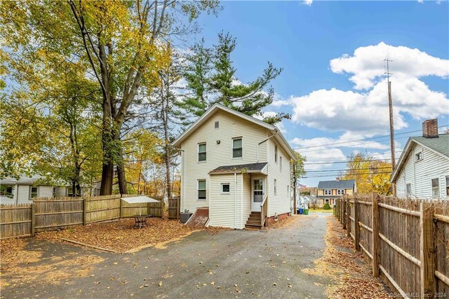 Building Photo - 2677 Dixwell Ave