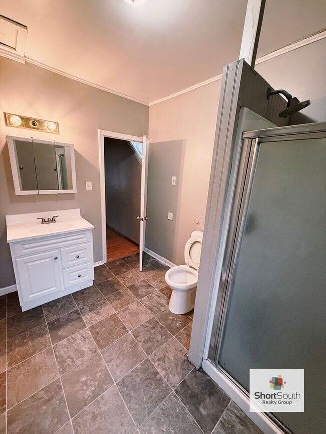 Building Photo - Updated Duplex 4 bed 2 bath on the NW Side