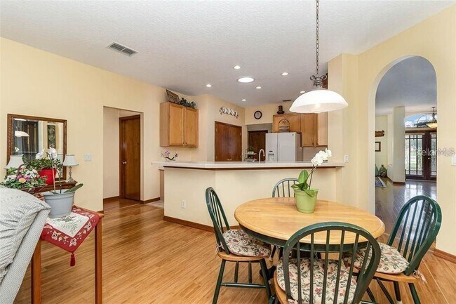 Building Photo - 10001 Highland Woods Ct