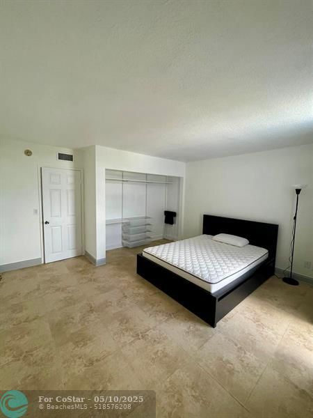 Building Photo - 13499 Biscayne Blvd