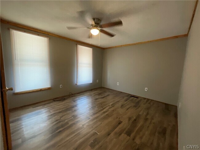 Building Photo - 377 W Main St