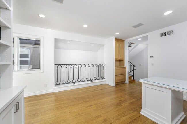 Building Photo - 119 Opal Ave