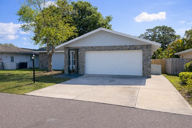 Building Photo - 10489 113th St N