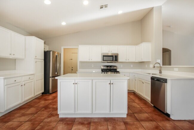 Building Photo - 15821 W Tara Ln