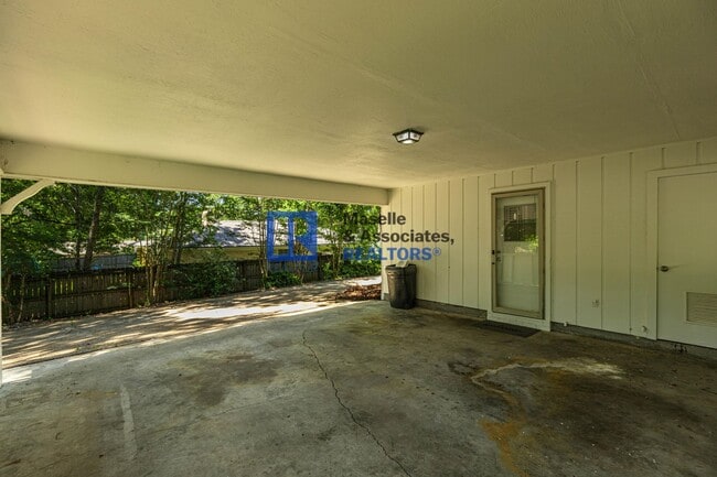 Building Photo - Charming 4-Bed, 2.5-Bath Home in the Heart...