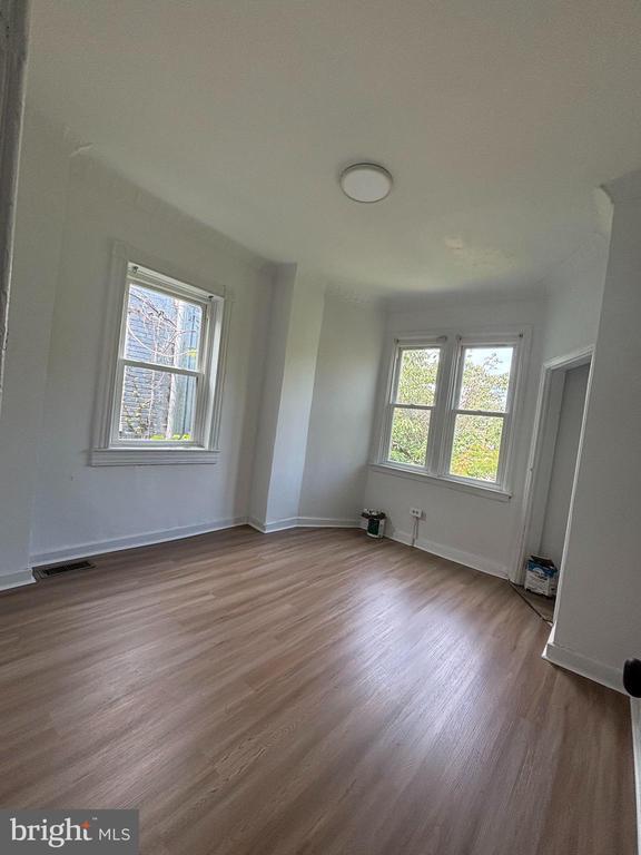 Building Photo - 2023 Division St