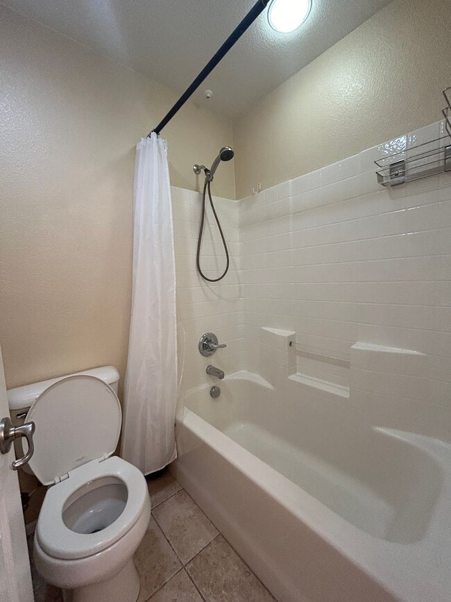 Building Photo - Move in special !!! $1000 off first month rent on approved credit with a 1 year lease.