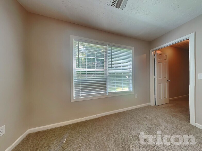 Building Photo - 40 Halley Ct