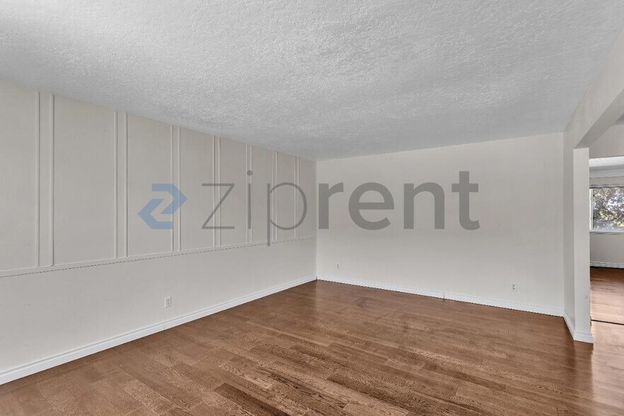 Building Photo - Unit