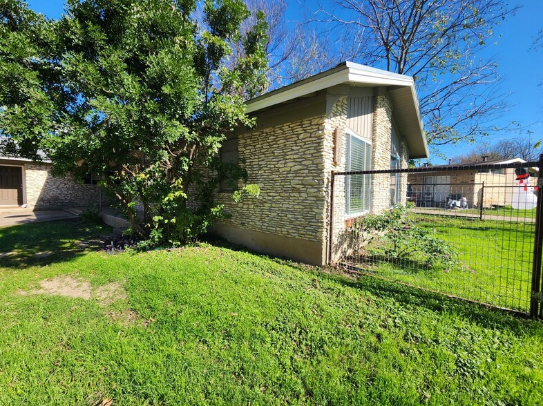 Building Photo - 2708 Saint Edwards Cir