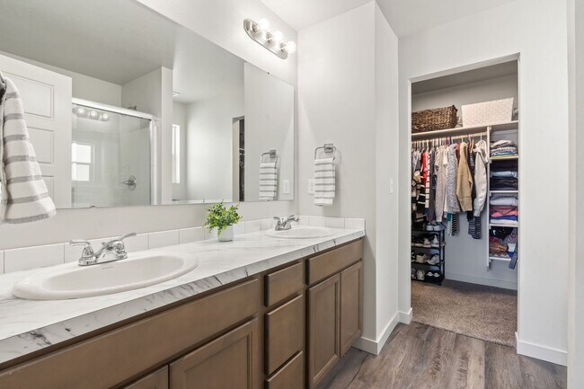 Building Photo - 3 Bedroom, 2 Bath Single Level Home in Desirable Meridian Location!