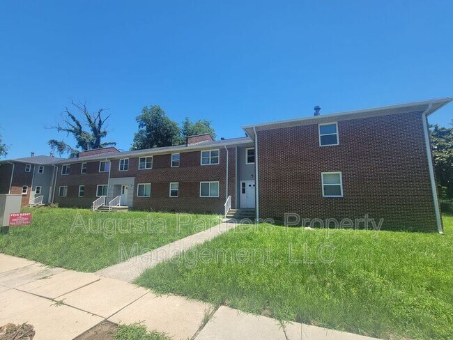 Building Photo - 112 3rd St