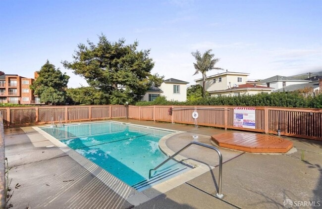 Building Photo - 930 Mission Rd