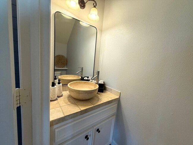 Building Photo - 13314 Hilton Head Dr