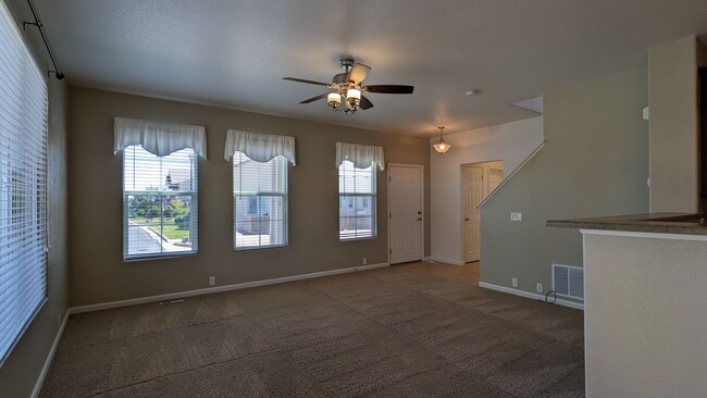 Building Photo - 3 Bed 2.5 Bath in Woodmen Hills w/AC