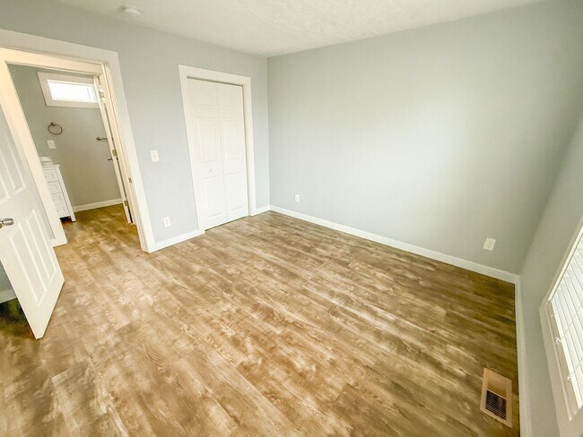 Building Photo - Cozy Single-Family Home with large yard in Caldwell