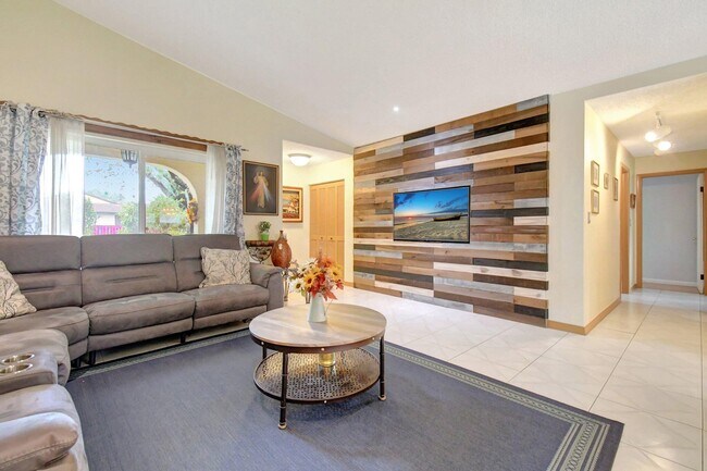 Building Photo - 5340 SW 115th Ave