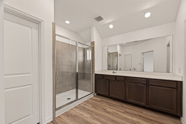 Building Photo - 1010 Schooner St