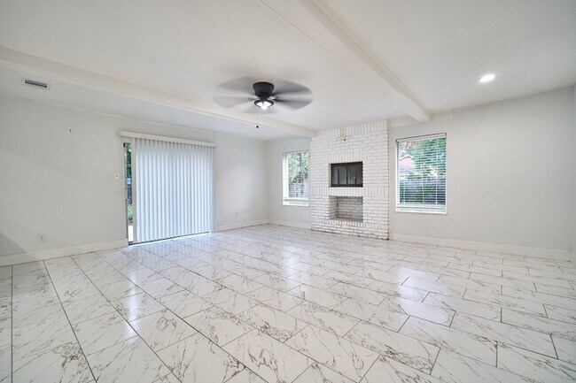 Building Photo - 5815 Hornwood Dr