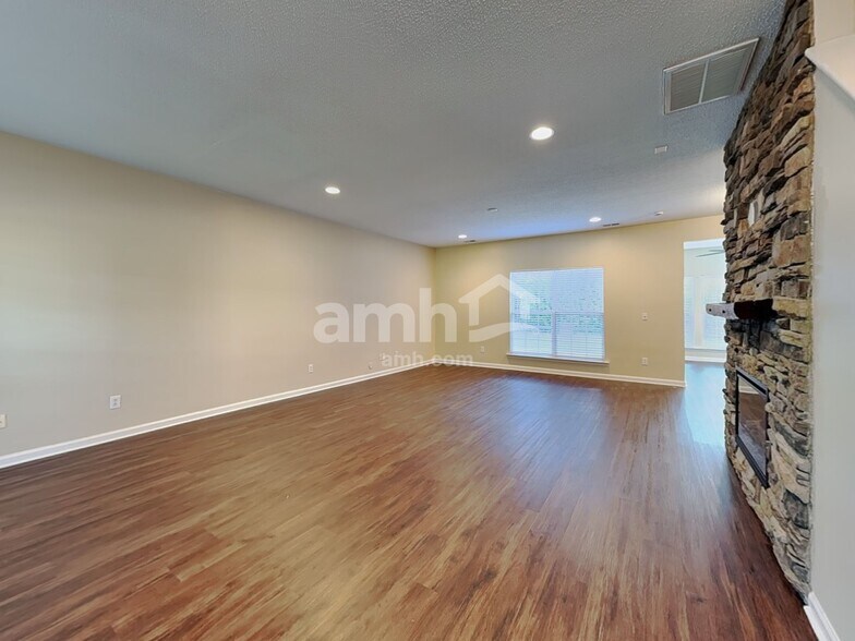 Building Photo - 808 Vonkramer Ct