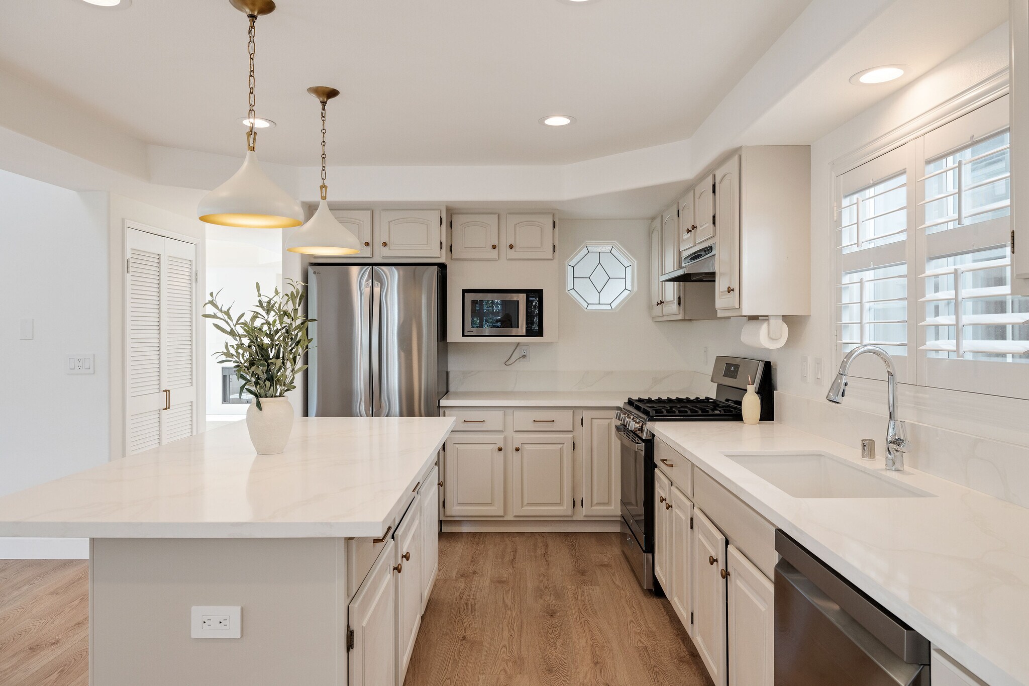 Building Photo - 1504 N Poinsettia Ave