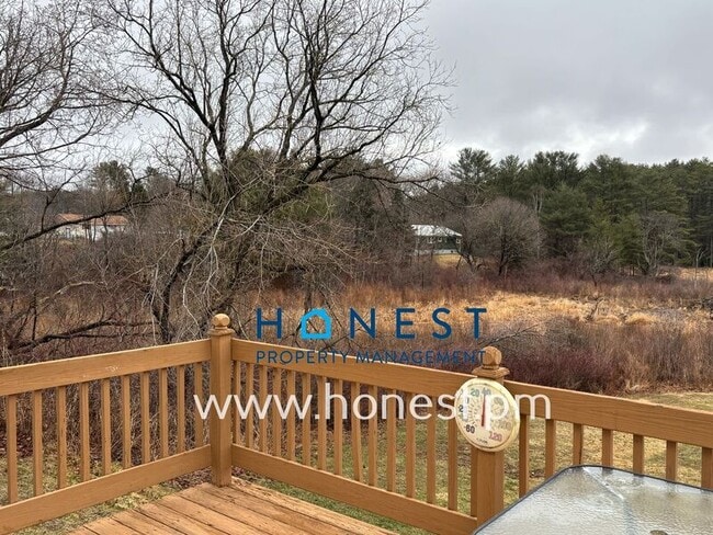 Building Photo - 273 Pond Rd