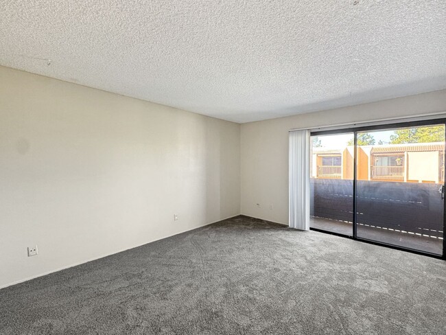 Building Photo - Beautiful 2B/1.5BA Condo in Mira Mesa!