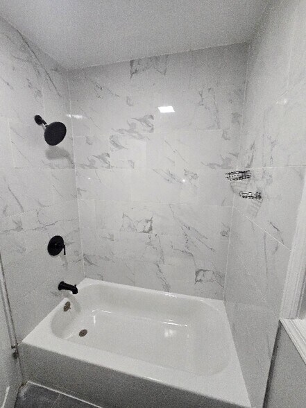 Building Photo - 6 Spindletop Ln