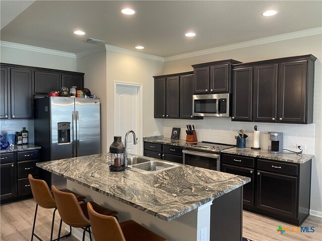 Building Photo - 7220 Rosado Dr