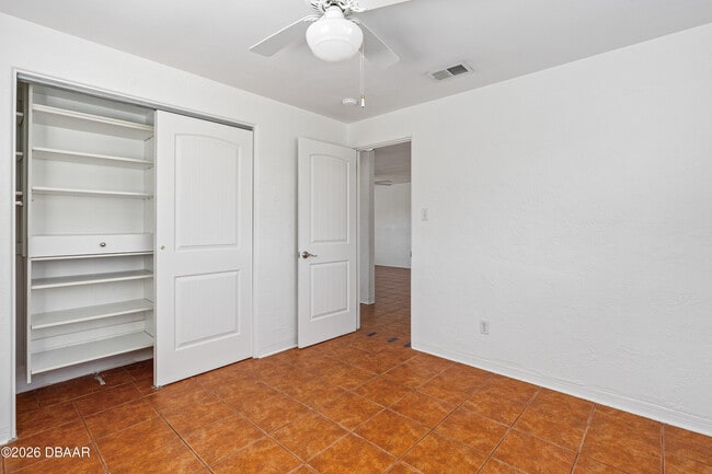 Building Photo - 152 Longwood Dr