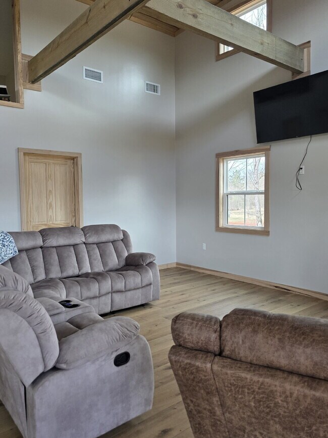 Building Photo - Beautiful peaceful 2/1 for rent! Fully furnished