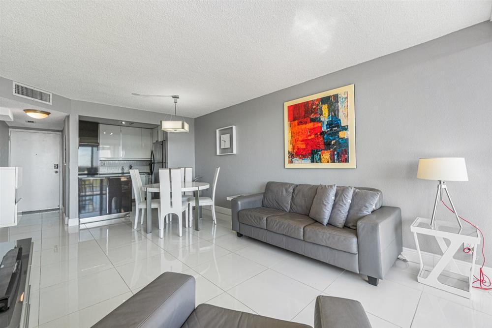 Building Photo - 1830 Embassy Dr