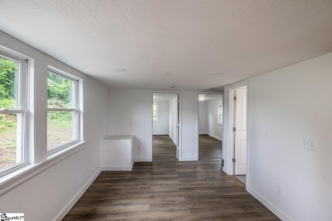 Building Photo - 611 Hunters Ct