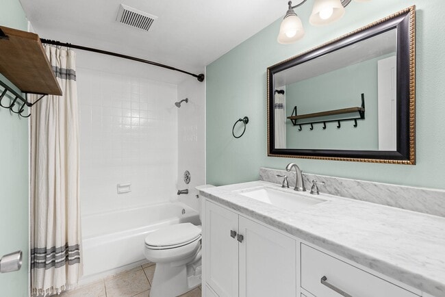 Building Photo - Beautiful 2Br / 2.5Ba Townhome In La Costa!! Call For Showing! 3D Tour Available!