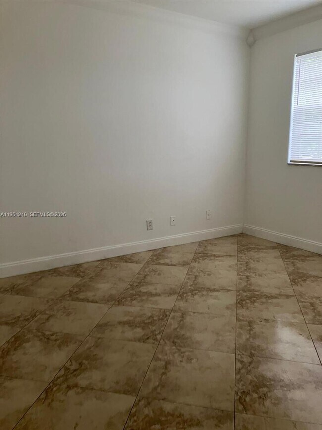 Building Photo - 620 Cypress Club Way