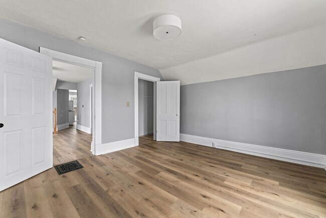 Building Photo - 506 E Parkway Ave