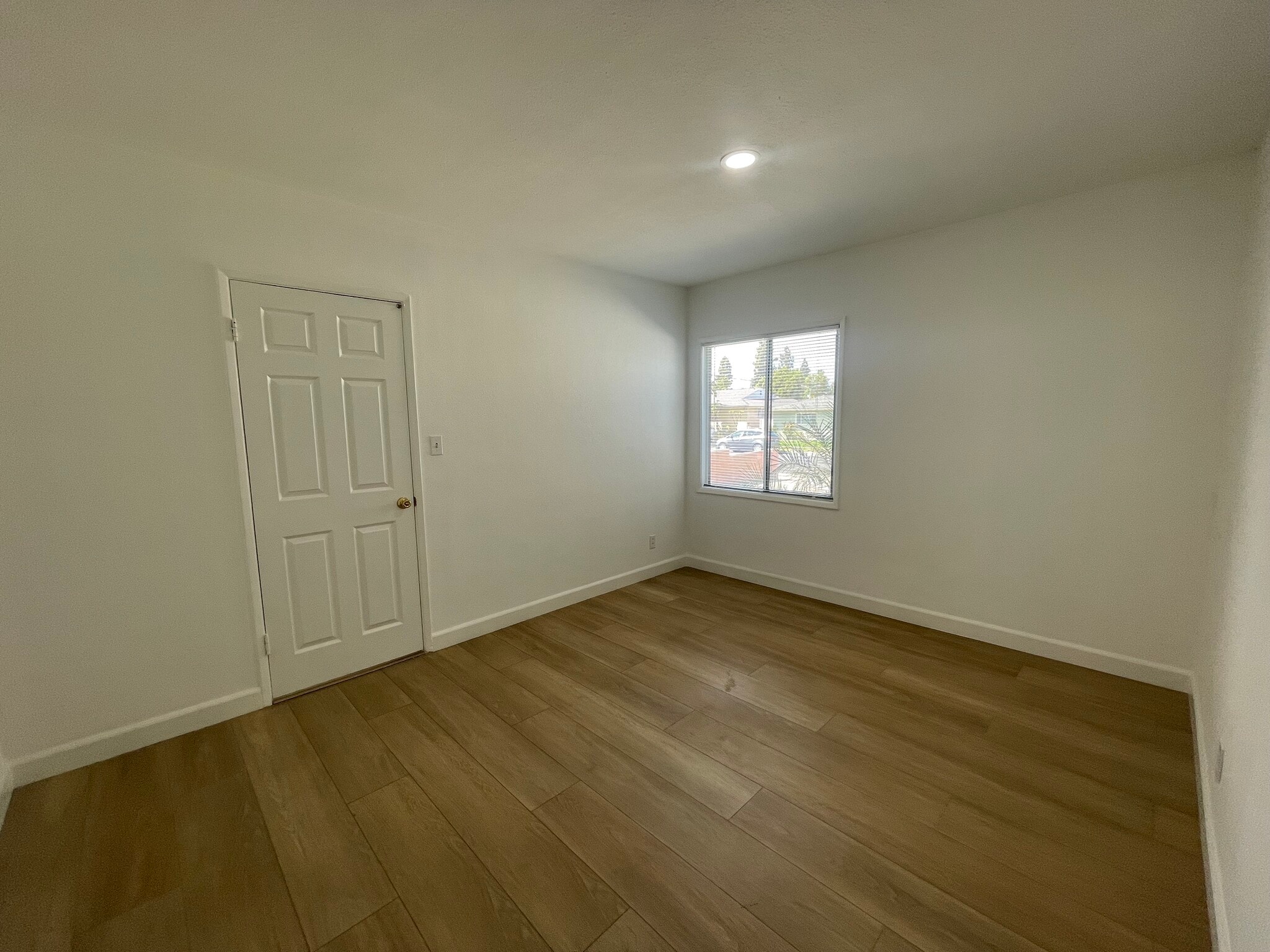 Room 1 - 12212 Everest St