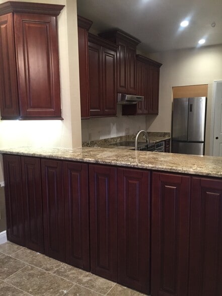 Building Photo - 824 Camargo Way
