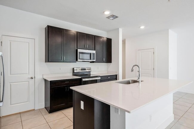 Building Photo - 210 Preserve Trl S