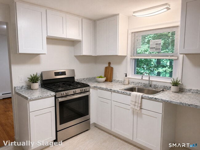 Building Photo - 13 Suzio Dr