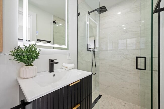 Building Photo - 1931 NE 186th Dr