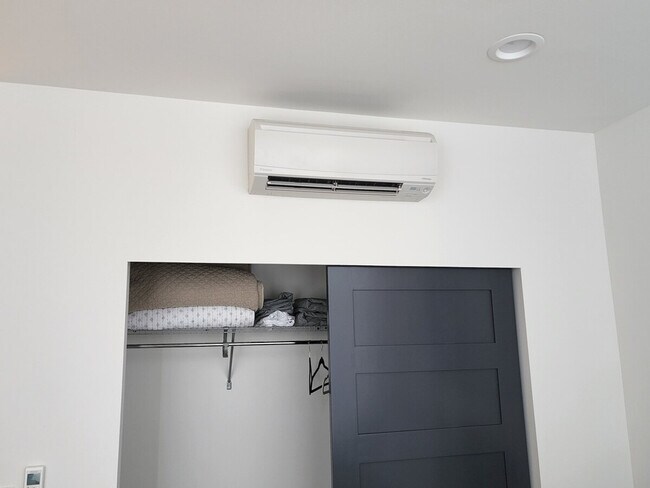 Building Photo - 3026 SW Charlestown St