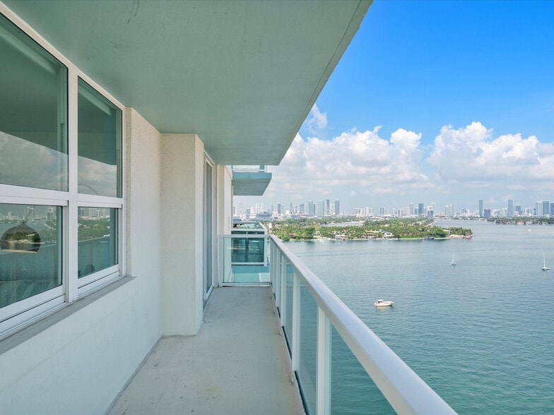 Building Photo - 650 West Ave