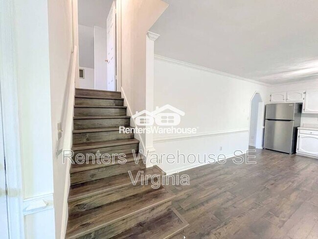 Building Photo - 411 Linkenborough Dr