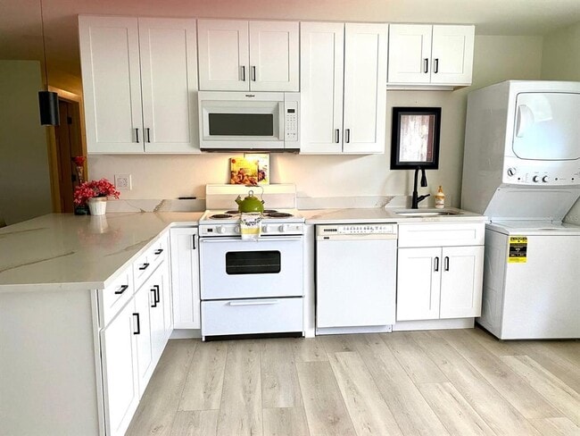 Building Photo - 415 Mapleway